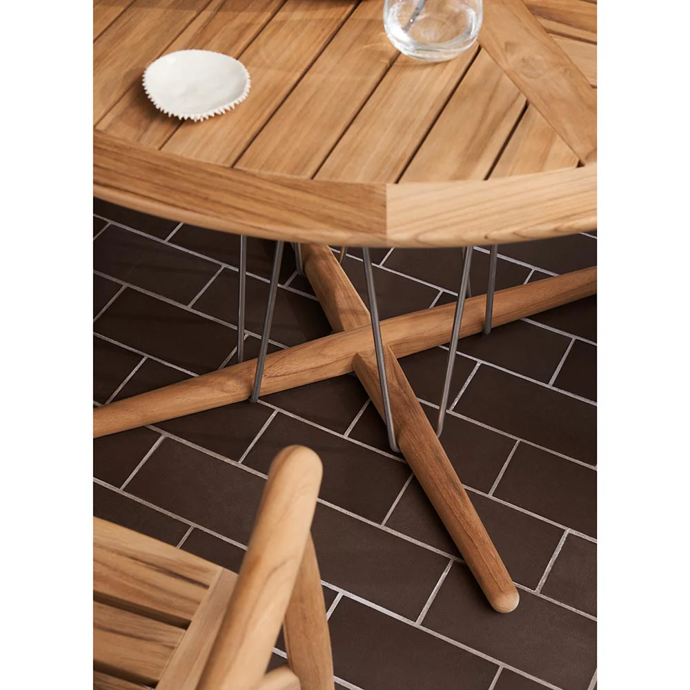 E022 Embrace Outdoor Table - 43.3"W - Image 4