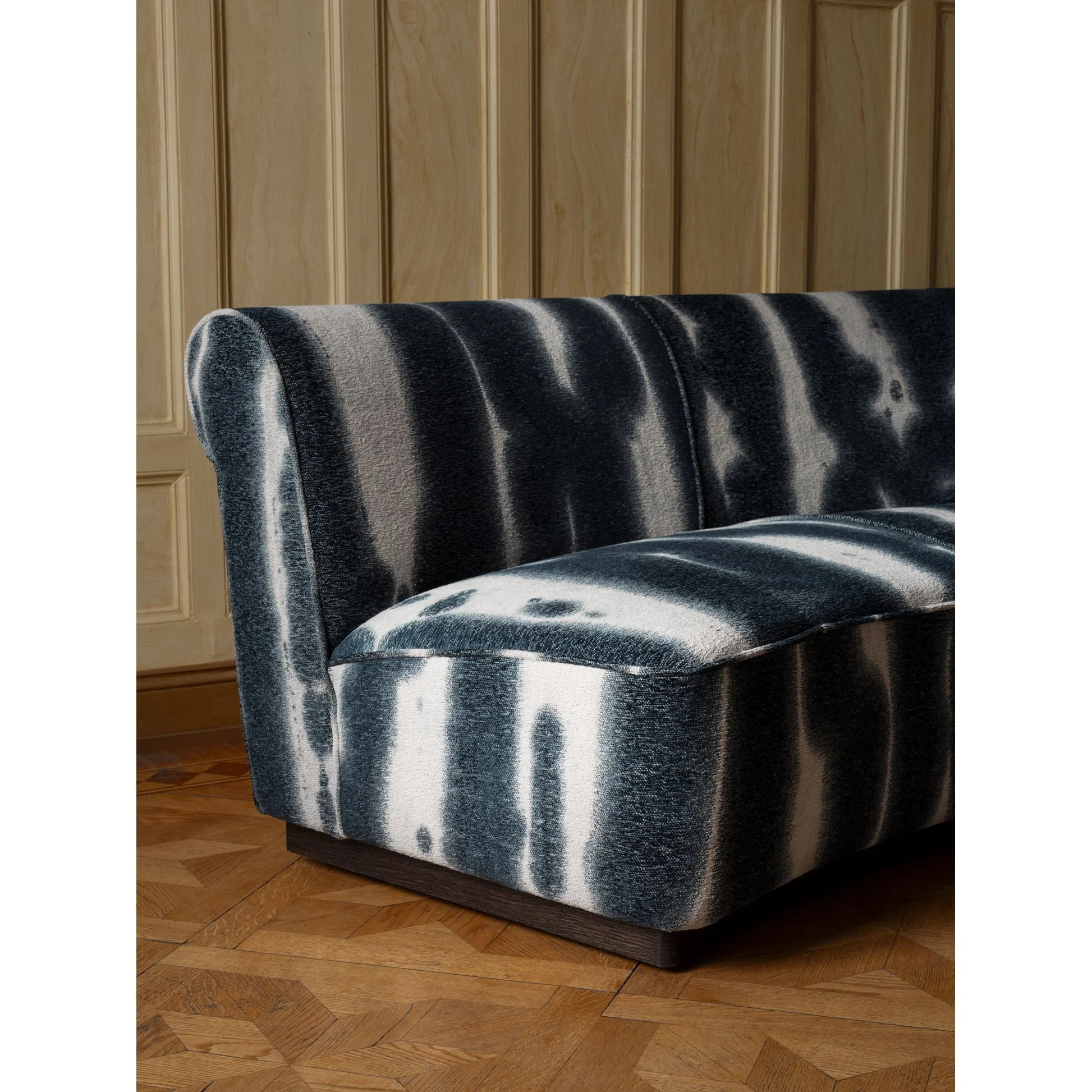 Paris Sofa - Xenia - Image 8