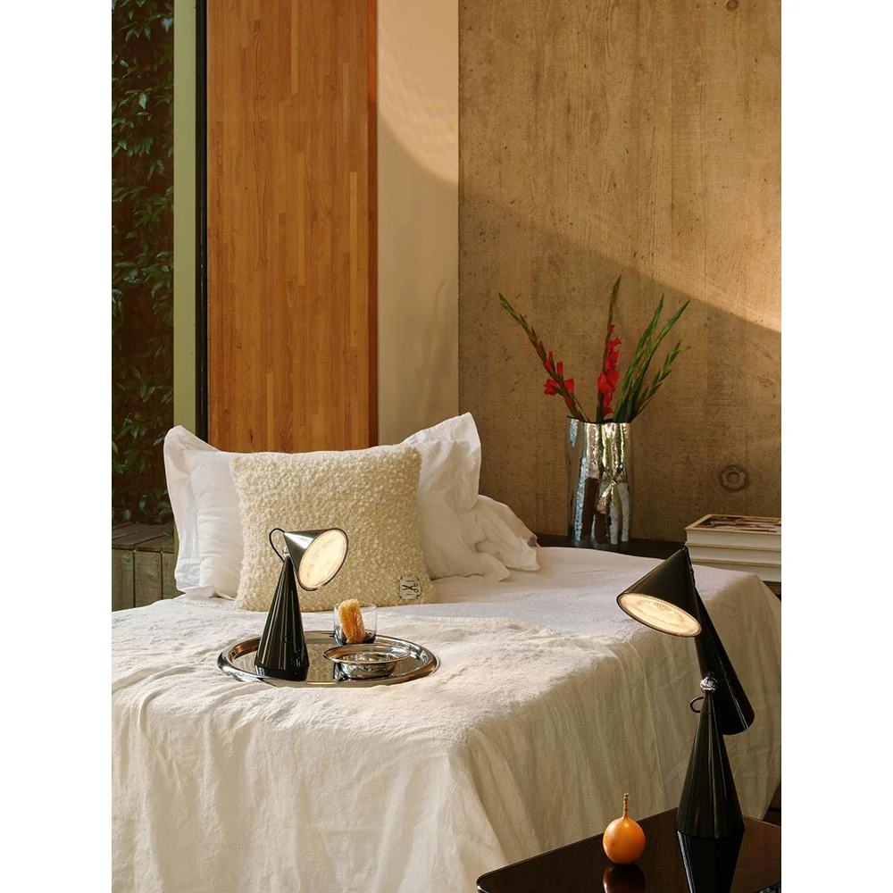 Pose Table Lamp - Image 10