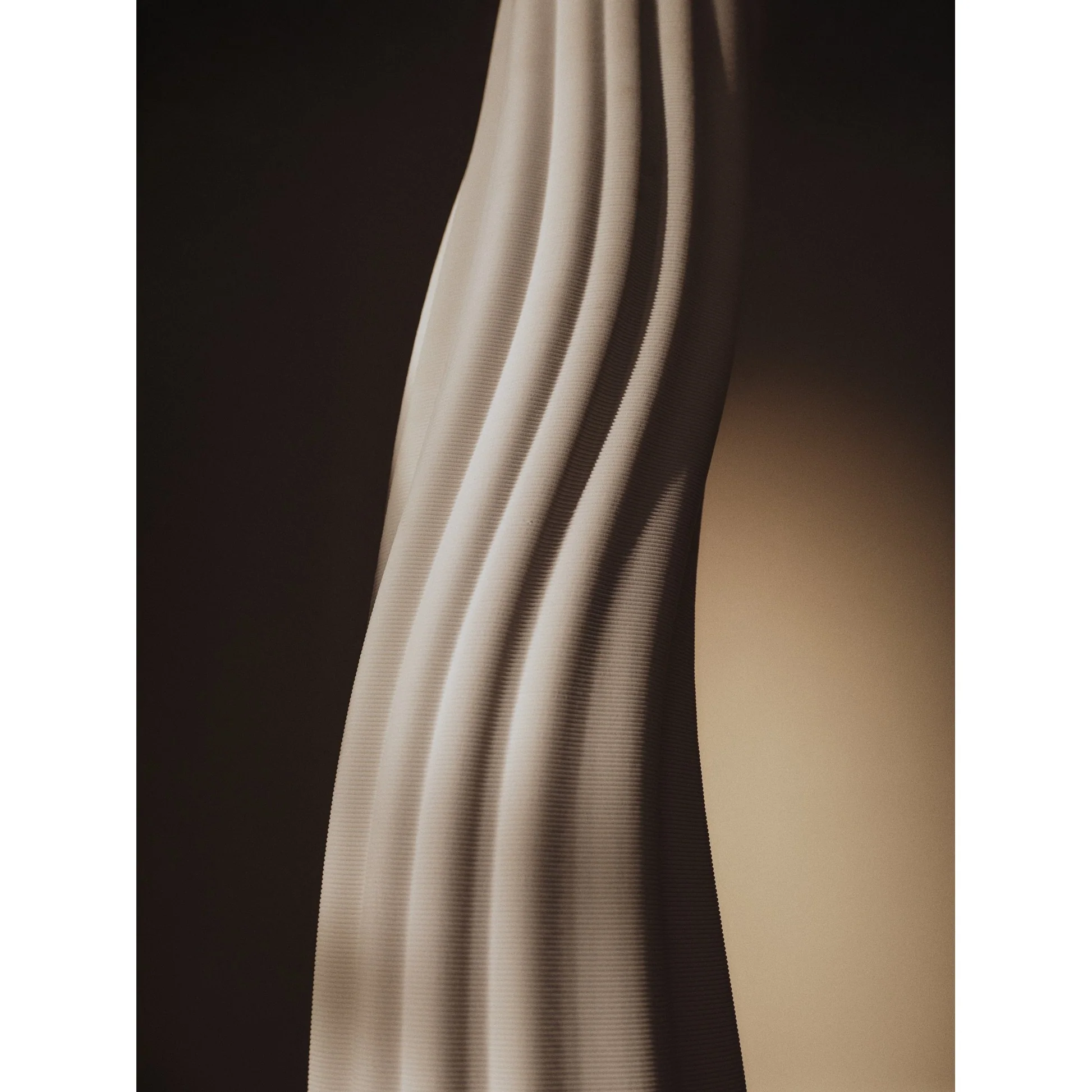 Rylith Floor Vase - Image 3